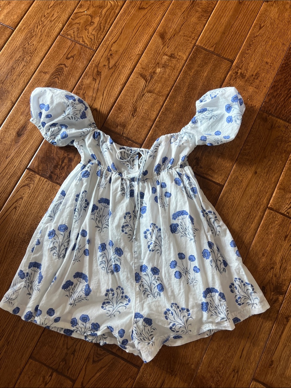 Urban outfitters puff sleeve white and blue floral romper size XS